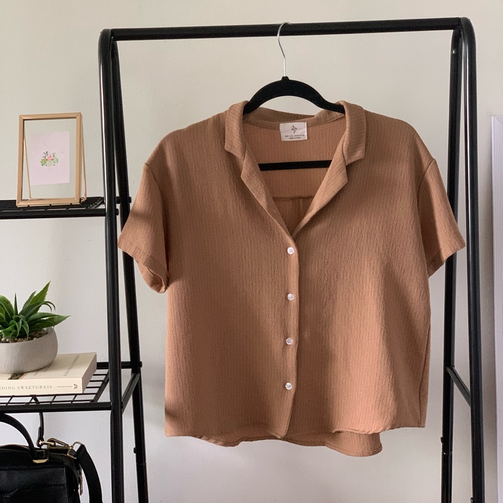 Short Sleeve, Tan colour, Button up, Blouse, Size Small